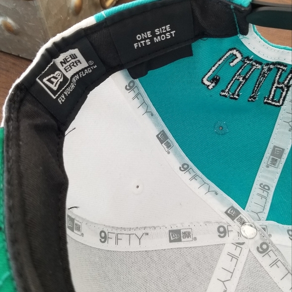 New Era HardWood Classics Charlotte Hornets Snapback Hat🏀🐝 - Picture 10 of 10